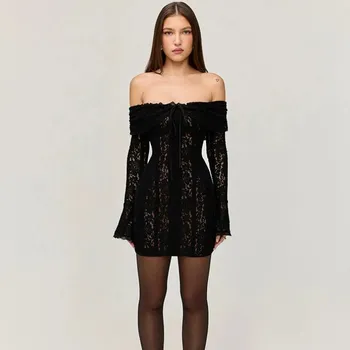 Dámské šaty Dámské maxi šaty na jedno rameno s krajkou a rozšířenými rukávy Velikost: M, Barva (Varianta): mini black