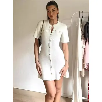 Dámské šaty Dámské pletené šaty – krátký rukáv, přiléhavý střih Barva: Bílá, Velikost: M