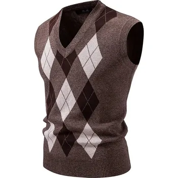 Pánský svetr Pánská svetr vesta s výstřihem do V a kostkovaným vzorem Barva: Kávová, Velikost: XL