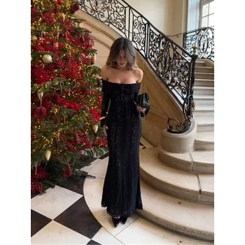 Dámské šaty Dámské maxi šaty na jedno rameno s krajkou a rozšířenými rukávy Velikost: M, Barva (Varianta): Černá