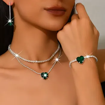 Souprava šperků B-TOP Stříbrná třídílná souprava s krystalovými srdíčky Druh barvy: Zelená