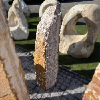 Zahradní dekorace Angel – přírodní sloup z onyxu pro exteriér i interiér