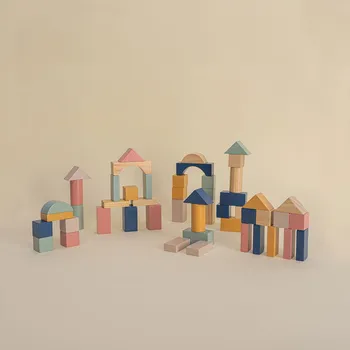 Dřevěná hračka Sada dřevěných hracích kostiček 50 kusů