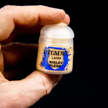 Modelářská barva Citadel Layer: Kislev Flesh 12ml - barva na figurky miniatury