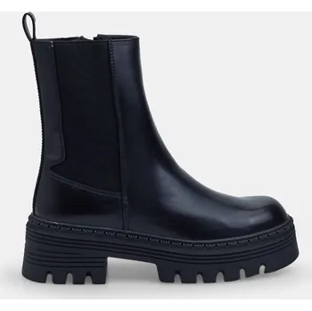 Dámská zimní obuv Baťa kotníková dámská obuv s podrážkou track černé, vel. 39