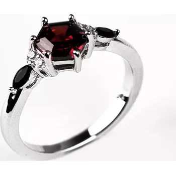 Prsten Obelisk Red Black - zásnubní prsten ze stříbra s barevnými zirkony