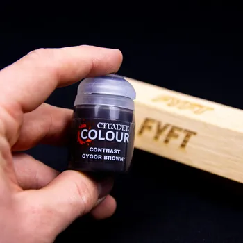 Modelářská barva Citadel Contrast: Cygor Brown 18ml - barva na figurky miniatury