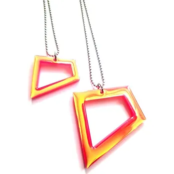 Náhrdelník Skewed Ultra pink No. 2 Velikost: small náhrdelník holografický