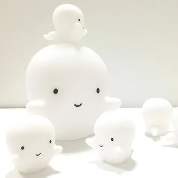 Lampička A Little Lovely Company noční světlo Duch junior