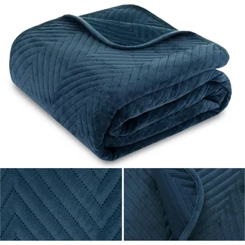 Přehoz na lůžko Přehoz na postel nebo pohovku 170x210 cm prošívaný vzor rybí kosti velur Caden modrý