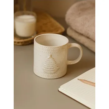 Sinsay - Vánoční hrnek s reliéfním vzorem vánočního stromečku - bílá - 193GI-00X - 193GI-00X-ONE