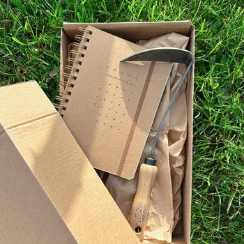 Motyka DeWit dárkový box diář a japonská motyčka pro praváky