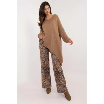 Dámský svetr Asymetrický svetr s véčkovým výstřihem model 92585 barva camel