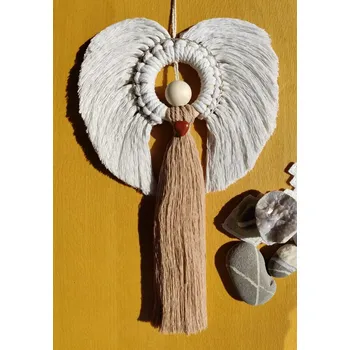 Cappuccino anděl s jaspisem (Dodává sílu, stabilitu a uzemnění. Originální ručně vyrobená závěsná dekorace, 30 cm výška)