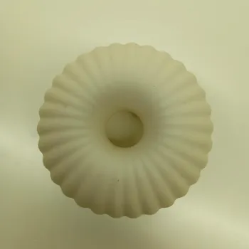 Svícen LUKA Kulatý svícen DONUT Barva: smetanová