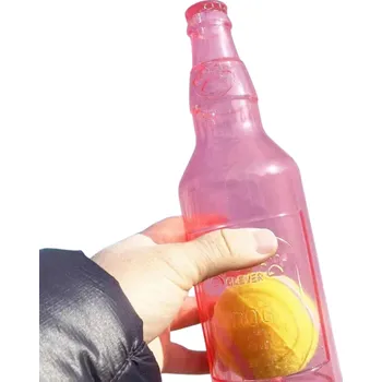 Hračka pro psa Odolná pískací psí hračka ve tvaru láhve s tenisovým míčkem uvnitř pro žvýkání a interaktivní hraní růžová