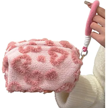Cestovní taška Plyšová cestovní kosmetická taška 18x9x9 cm Měkké psaníčko s rukojetí Roztomilý organizér s potiskem lásky Úložný penál Polyester růžová