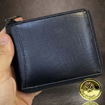 Peněženka Kožená pánská peněženka se zipem po obvodu – černá, s monogramemiv Vyberte variantu: + ražba monogramu (C) Klasicky Times N. Roman + Akce - zlatá mince Pro štěstí ZDARMA