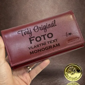 Dokonalá! Kožená peněženka v nádherné červené barvě, dodej monogram, text nebo foto Vyberte variantu: + TEXT + Akce - zlatá mince Pro štěstí ZDARMA