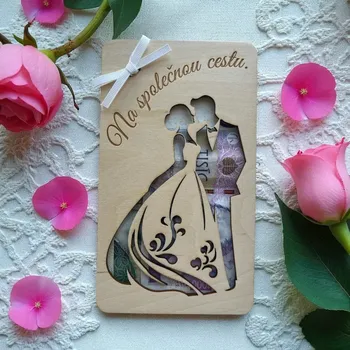 Obálka Originální dřevěná svatební obálka na peníze s vyřezávaným motivem