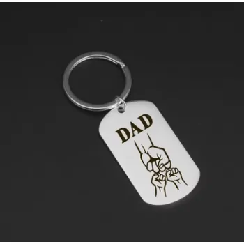 Klíčenka s motivem pěstí rukou