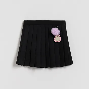 Dívčí sukně Reserved - Sukně s plisováním a přívěskem Pusheen - černý - 369FW-99X - 369FW-99X-158