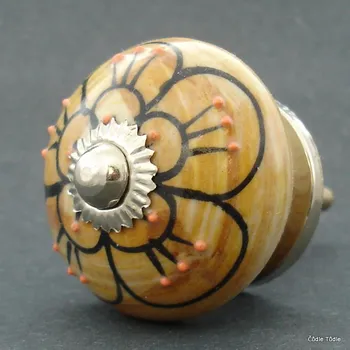 Nábytkové kování Nábytková úchytka hnědá s reliéfní kresbou 4 cm - knopka