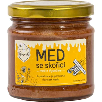Med se skořicí 230g