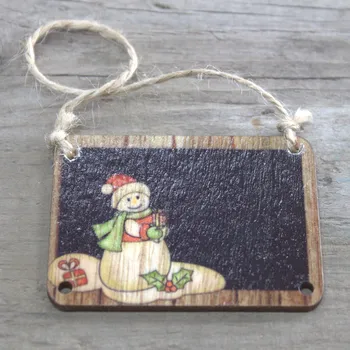 Vánoční dekorace Vánoční ozdoba sněhulák s dárkem