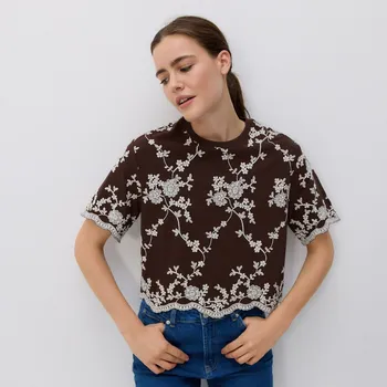 Dámská halenka Reserved - Vzorovaná halenka s výšivkou - tmavě hnědá - 868HD-89X - 868HD-89X-M