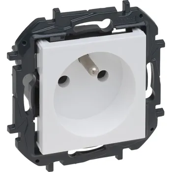 spínač Legrand 863130B NILOE S.ZÁSUVKA 2P+T ŠR.BÍLÁ