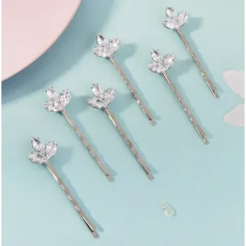 Souprava šperků B-TOP Sada 6 elegantních vlásenek s třpytivými zirkony Druh barvy: Stříbrná