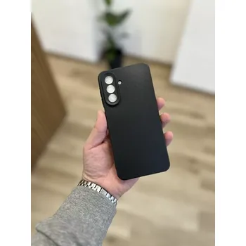 Pouzdro na mobilní telefon SKIN pouzdro Samsung Galaxy A17 – černý kryt (SKIN je minimalistické pouzdro/obal/kryt pro Samsung Galaxy A17, vyrobené z jednoho odlitku měkkého TPU. Chrání telefon před pády i poškrábáním a díky vyvýšenému rámečku kolem fotoaparátu bezpečně zabezpečí i)