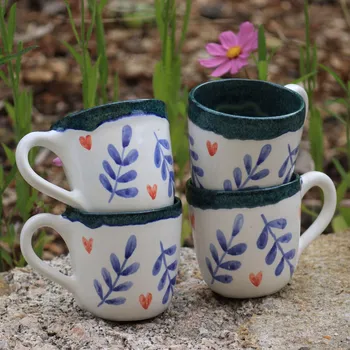 Hrnek - modré lístečky