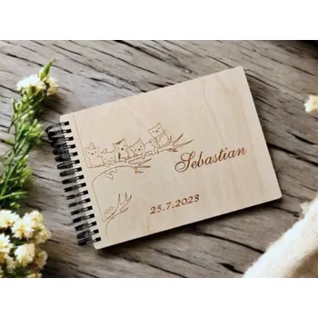 Fotoalbum Dětské dřevěné fotoalbum Kočičky Vyber typ vazby: Dva doplňovací kroužky (sříbrné), Barva vnitřních papírů: Grafitová