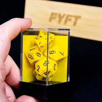 Příslušenství k deskovým hrám Set 7 RPG kostek: D4, D6, D8, D10, D12, D20, D10% (Chessex) Barva: Žlutá