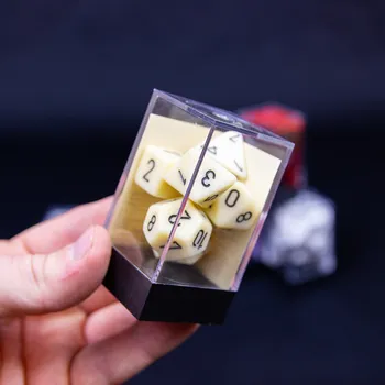 Příslušenství k deskovým hrám Set 7 RPG kostek: D4, D6, D8, D10, D12, D20, D10% (Chessex) Barva: Slonovina