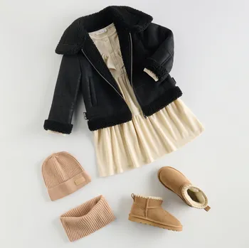 Dívčí bunda Reserved - Zateplená bunda s umělé kůže - černý - 266EX-99X - 266EX-99X-146