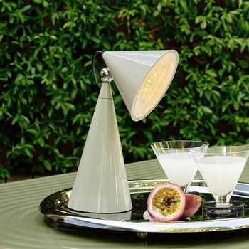 Lampička LED stolní lampa Tom Dixon Pose, světle šedá, výška 25 cm - Délka kabelu USB 200 cm 1 x 3 W LED - Doprava zdarma