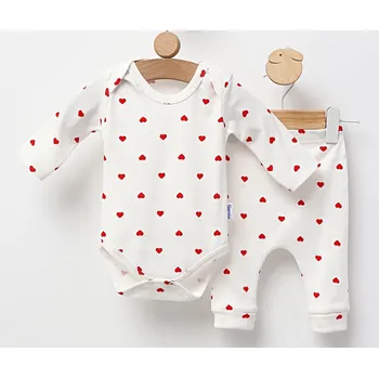 Kojenecké oblečení 2dílná dětská souprava – body a tepláčky se srdíčky 56/62 ( 0-3 m)