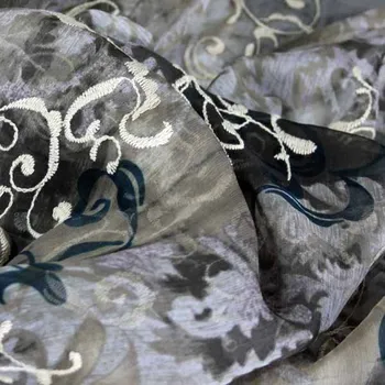 Hedvábný šifon hnědý s ornamenty, výšivka, š.135