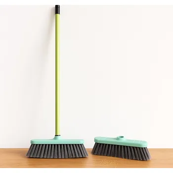 DOMÁCÍ KOŠTĚ S KARTÁČEM NA ZAMETÁNÍ TRIO RAVI