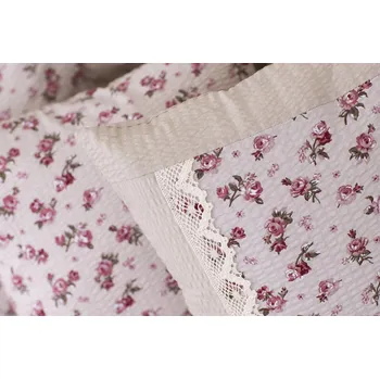 Dekorativní polštářek Podpěrová s.r.o. Prošívaný polštářek MANON / UNI béžová Velikost: Povlak prošívaný krep s krajkou 40x40 cm