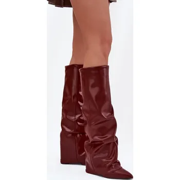 Dámské kozačky Boto Zateplené dámské kozačky s otočeným horním lemem na podpatku Elivira Barva: Červená, Velikost: 40