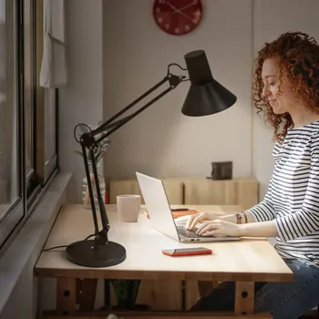 Lampička OSRAM LED stolní lampa Office Line Desk Retro, černá 3 000 K - Stínidlo na lampu – průměr 17,6 cm, výška 16,3 cm; průměr podstavce 19,3 cm, délka každého ramene 33 cm, délka kabelu 160 cm 1 x 9 W LED - Doprava zdarma