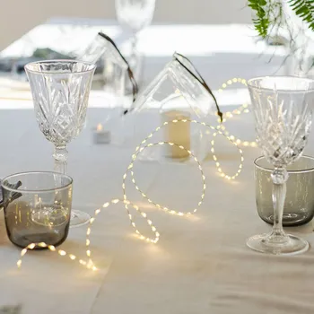 Lampička Sirius LED pohádková světla Kiki, stříbrná, 400 cm - Celková délka 900 cm, délka přívodního kabelu 500 cm, vzdálenost mezi hořáky 1,5 cm stříbrná, průhledná 300 LED diod - Doprava zdarma