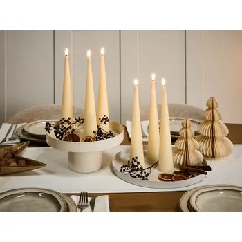 Svíčka Sada 6 dekorativních LED svíček krémově bílá parafínové plastové svíčky sezónní světelné dekorace Beliani