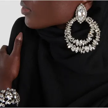 Náušnice B-TOP Postříbřené klipsové náušnice s krystaly a dvojitými kruhy