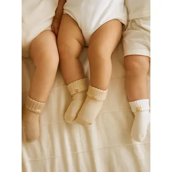 Chlapecké spodní prádlo Sinsay - Sada 3 párů protiskluzových ponožek - béžová - 703FF-80X - 703FF-80X-R22