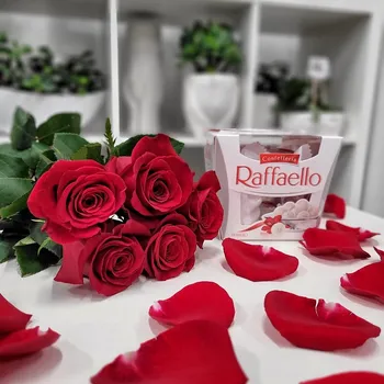 Dárková krabička Rozvoz květin - 5 RŮŽÍ a Raffaello